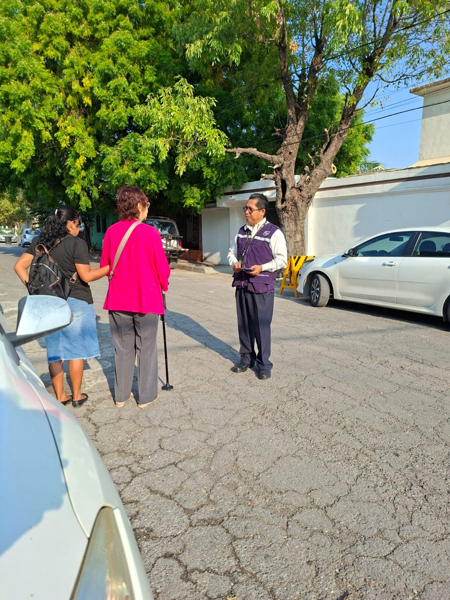 IfdpTamps's tweet photo. El Asesor Jurídico Samuel Mares Contreras realizó una brigada informativa en las inmediaciones del ISSSTE en Ciudad Victoria, Tamaulipas, donde compartió información sobre los derechos de las personas con discapacidad. 🤝📚
#IFDP #PersonasConDiscapacidad #Discapacidad #Inclusión https://t.co/UQOMWcBUmx