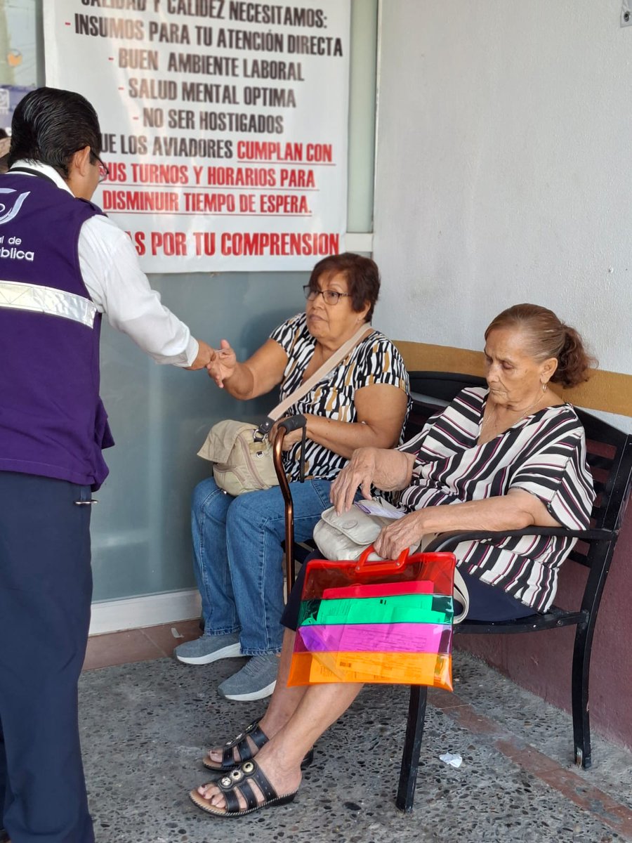 IfdpTamps's tweet photo. El Asesor Jurídico Samuel Mares Contreras realizó una brigada informativa en las inmediaciones del ISSSTE en Ciudad Victoria, Tamaulipas, donde compartió información sobre los derechos de las personas con discapacidad. 🤝📚
#IFDP #PersonasConDiscapacidad #Discapacidad #Inclusión https://t.co/UQOMWcBUmx