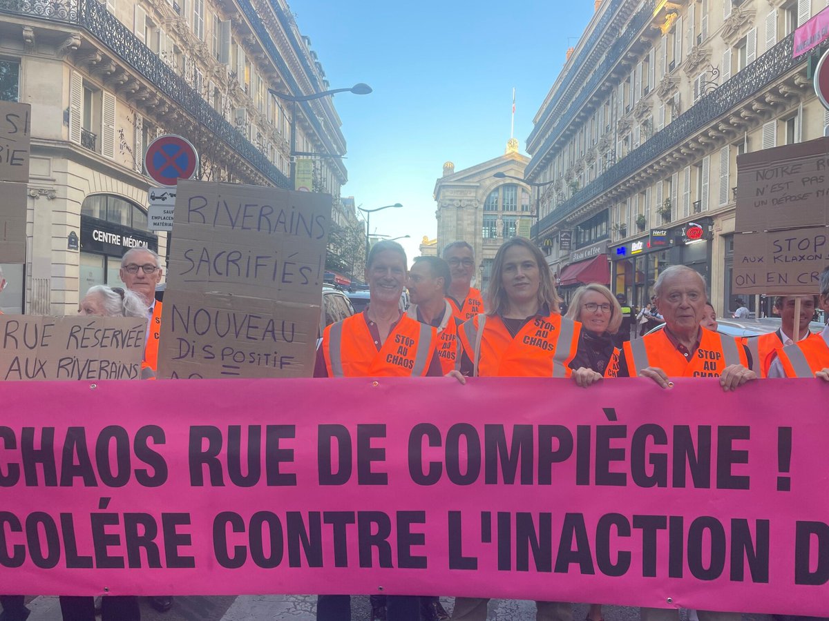 LeParisien_75's tweet photo. « On se sent piégés » : la colère des riverains de la Gare du Nord ne faiblit pas face au chaos des déposes minute
➡️ https://t.co/uGvlO9AJwE https://t.co/mFsHFGNihG