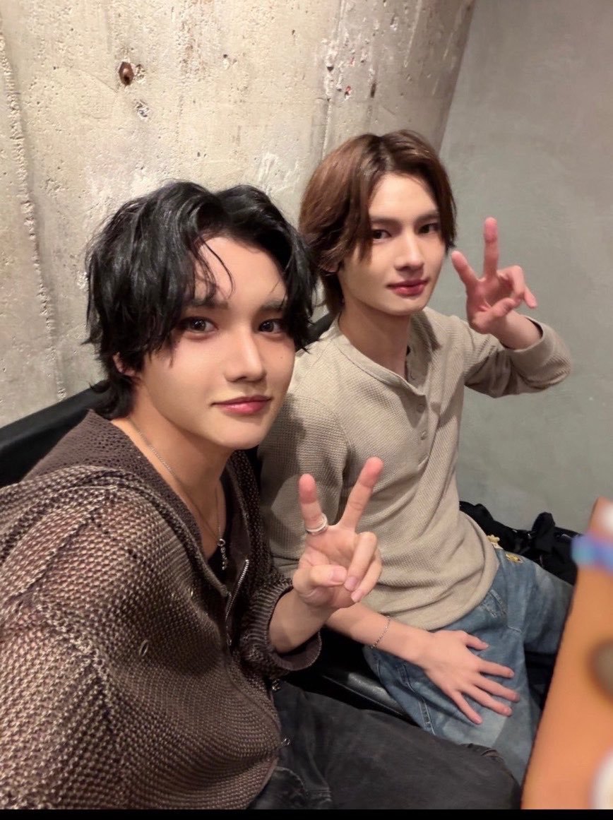 jiwoobin's tweet photo. gente o tuoter ta derrubando os tuites sobre esse caso entao vou explicar aqui um membro do gupo aoen mantinha um relacionamento com essa criança e todos do grupo sabiam seu nome é ruka aqui algumas provas 👇👇👇 https://t.co/Vtb4zHKkB6