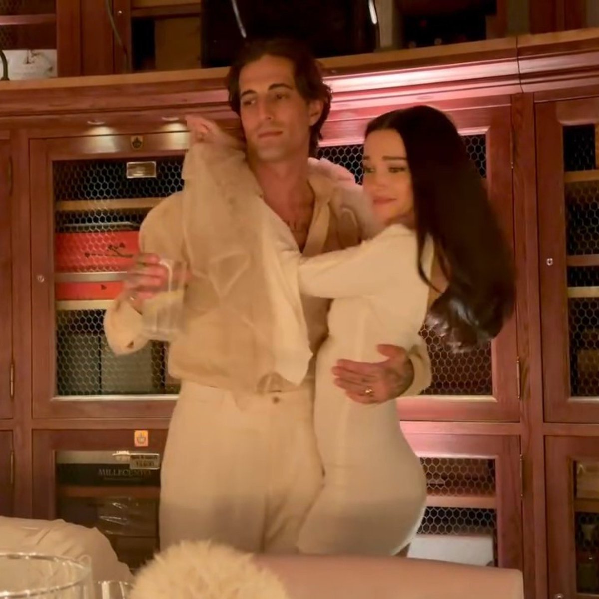 dovelieswiftie's tweet photo. May they continue to be this happy together for the rest of this life and in all the lives to come https://t.co/5I1xPoQ9kT