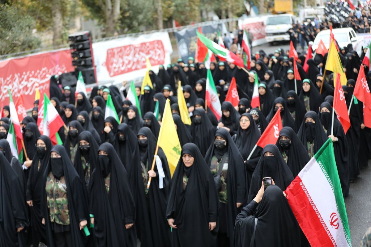 Zarimagic's tweet photo. این رزمایش، پیامِ وحدت است و برادری. جان‌فدایان البرزی، یعنی یک‌صدا، یک‌جان، یک‌هدف. https://t.co/B59oA7CUsQ