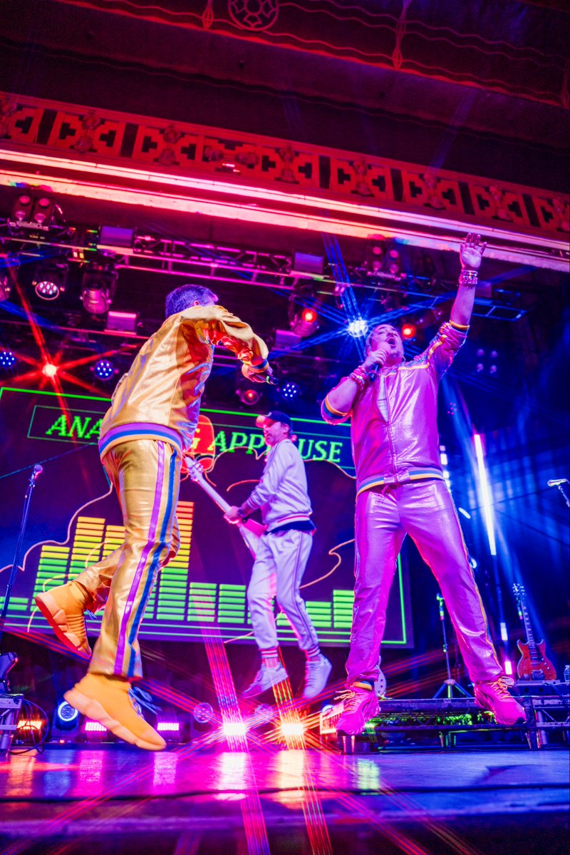 starbomb's tweet photo. New York YOU WERE AMAZING HOLY DAMN. Boston we’ll see you in a few hours LET’S PARTY!!!!!!! https://t.co/AJXKy7Wnz4
