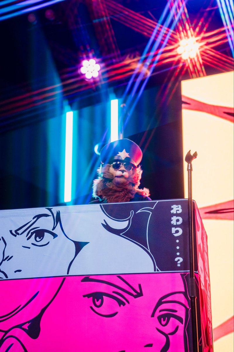 starbomb's tweet photo. New York YOU WERE AMAZING HOLY DAMN. Boston we’ll see you in a few hours LET’S PARTY!!!!!!! https://t.co/AJXKy7Wnz4