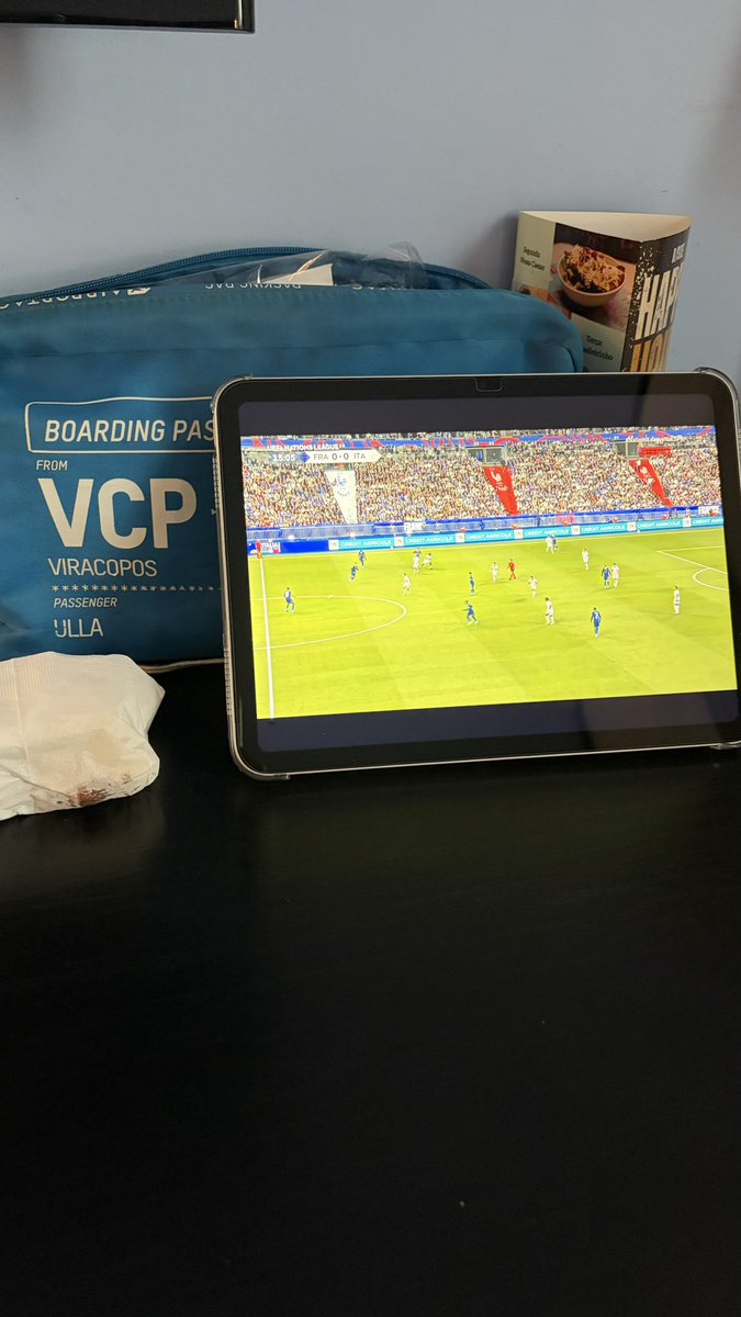 ullareis's tweet photo. Boa tarde, Vini e @gianoddi !!!
Adoraria poder ver até o final a Azzurra 💚🤍❤️ 🇮🇹 !!! Mas tenho que sair para trabalhar 🛫🛬🛫🛬
#NationsLeagueNaEspn @ESPNBrasil @DisneyPlus https://t.co/IKCV2bth47