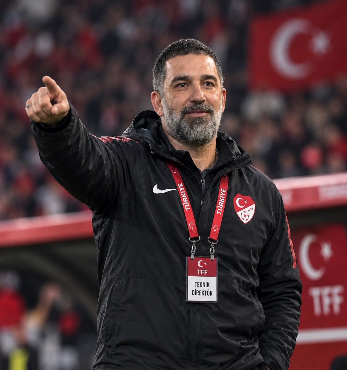 aubesiktas's tweet photo. Türk Milli takımını hak eden tek teknik direktör. Hedefleri olan,başarıya bağımlı,kazanma odaklı. 

Çare Arda Turan. 

Vincenzo Montella istifa.

İbrahim Hacıosmanoğlu istifa. 

#BELTUR https://t.co/9jGz1JAaYo