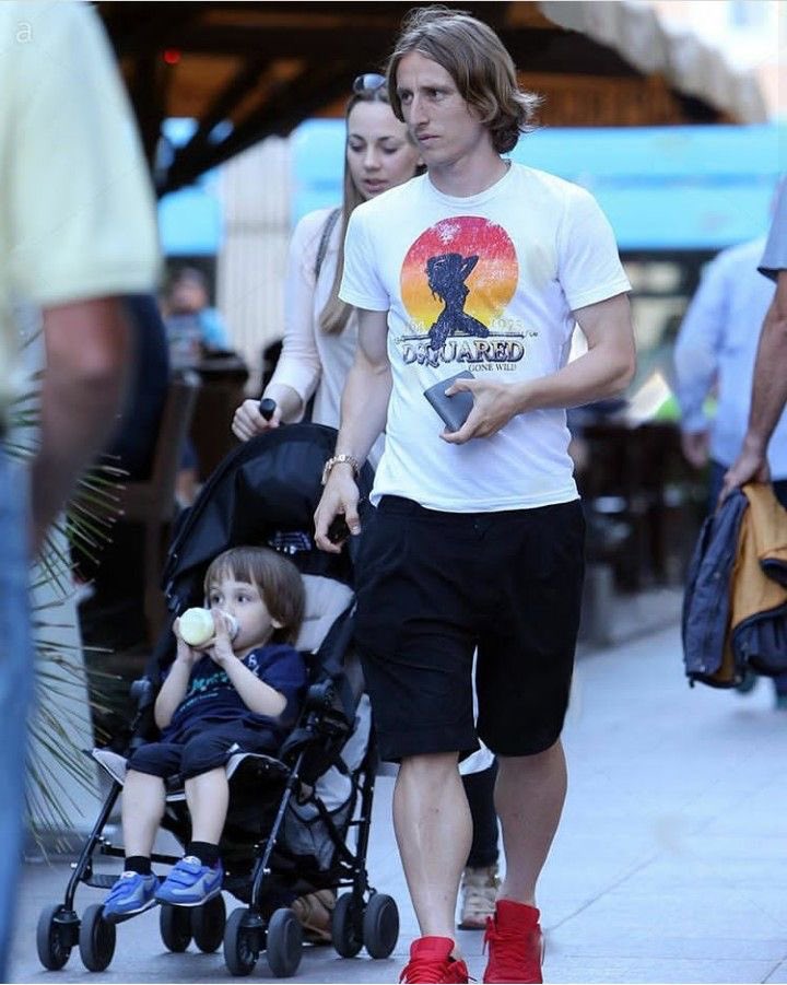 freebillin's tweet photo. Luka Modrić wearing DSQUARED2 SS08 "Gone Wild" Sunset Graphic T-Shirt. https://t.co/PXmFvz22ZP