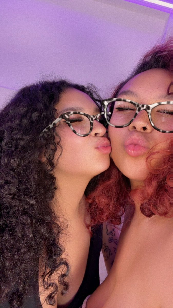 SweetsMelons's tweet photo. Peachy and i are selling are snap for the low DM me for more details. https://t.co/sNSxCdBmsq