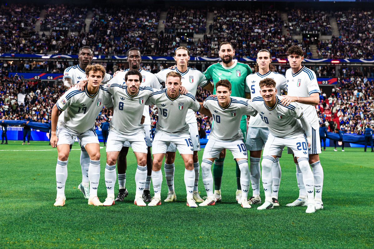 Azzurri's tweet photo. 🫂🇮🇹🙌

#FranciaItalia #NationsLeague
#Nazionale #Azzurri #VivoAzzurro https://t.co/tPqmeNmpHa