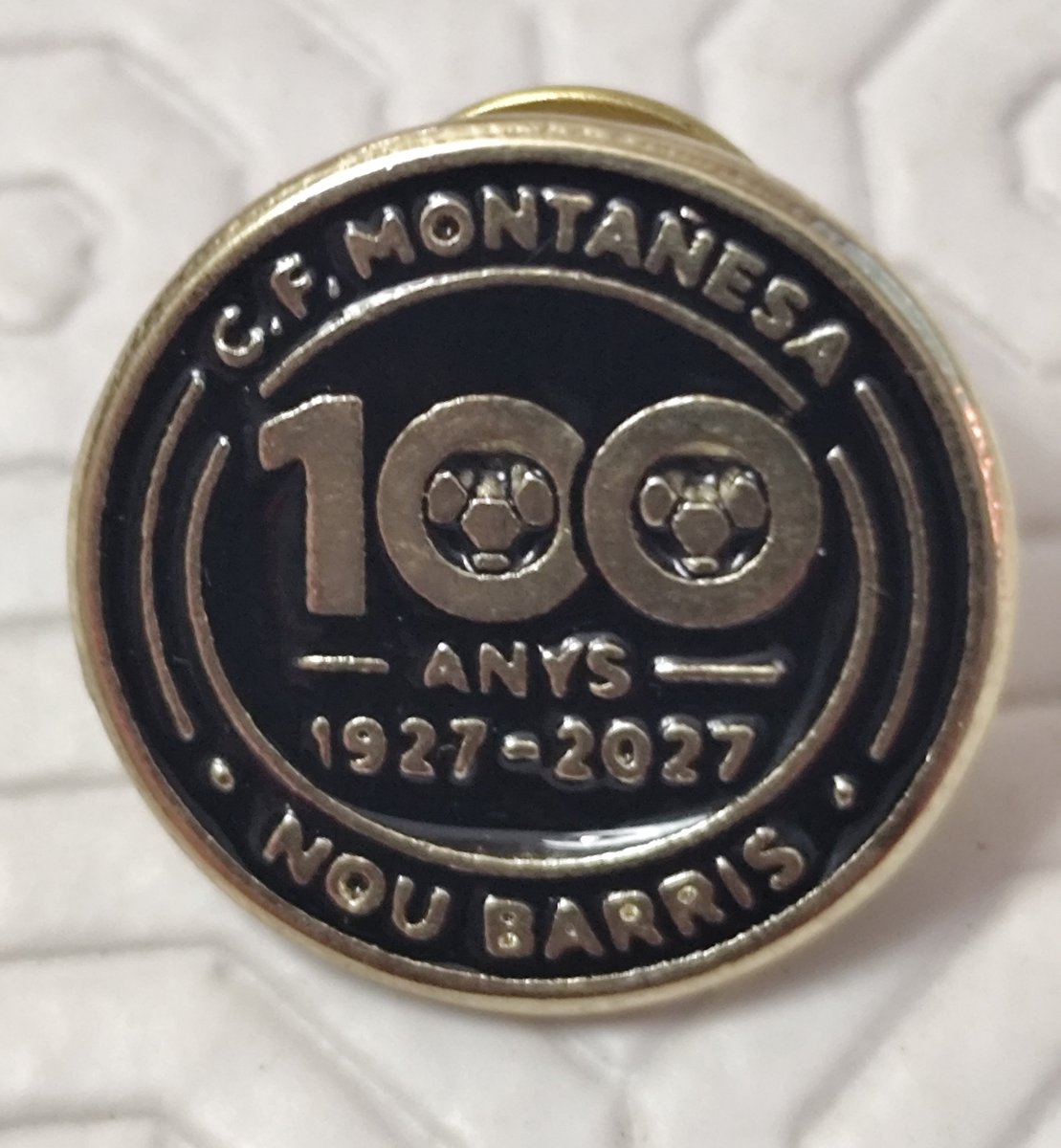 rcde9barris's tweet photo. Tantos pins, que este no podía faltar y mi recuerdo para el gran @Caroliche2 tampoco☝️ #CentenarioMonta https://t.co/FLFOvdDCAg