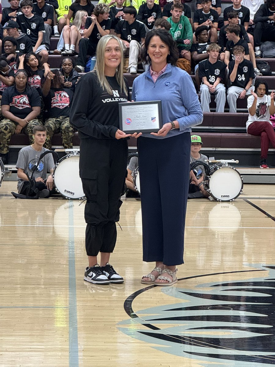 MSHSAAOrg's tweet photo. MSHSAA proudly presents Aubri Jane’s of Lee’s Summit North High School with the 2025-26 NFHS MSHSAA Girls Volleyball Coach of the Year award! 🏐 #MOmentum #MSHSAAccomplished https://t.co/8zDawa5T2e