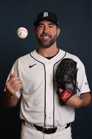 JoshsBurnerAcct's tweet photo. @JesseKellyDC Who cares?  You put together a hall of fame pitching career https://t.co/IlUltvEKR0