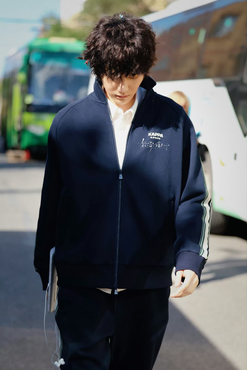 WangDuoHearts's tweet photo. #冬风吹又生 #汪铎 Duo being stunning on set of #BackToLife as #GeFan #WangDuo #Tonyddd Photos/ clip by Ling via Weibo (100226 CST) #WangDuo #Tonyddd https://t.co/KWCE8Zlmd5