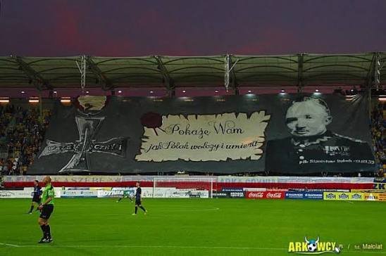 Data_1929's tweet photo. Jak bardzo trzeba być pierdolniętym by wychwalać kogoś takiego. Ludzie pomordowani choćby w Piaśnicy, patrzą z góry i niedowierzają...Nie ważne czy idą derby czy nie. 

My na szczęście mamy inne wzorce. 
#Arkagdynia https://t.co/o5YHBJTce7