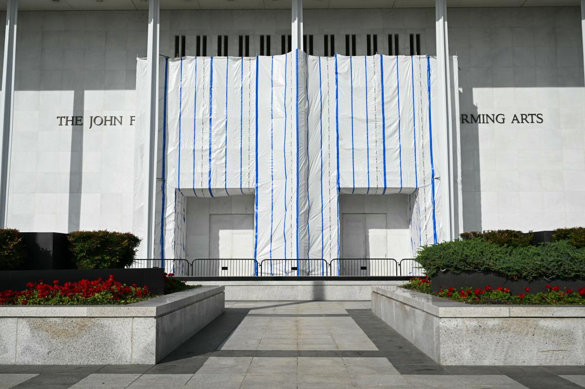 nypost's tweet photo. Kennedy Center Honors won't be held at namesake venue amid bitter battle over adding Trump name https://t.co/gY0T4CGkaf https://t.co/uxB7sj76N4