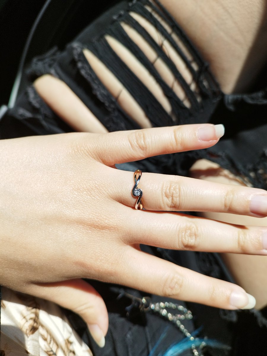 feralnei's tweet photo. os parece familiar el sitio? me pidio matrimonio DE BROMA hace justo 6 años, pero ahora no es broma 🤪💍💘 https://t.co/P77paq51uS