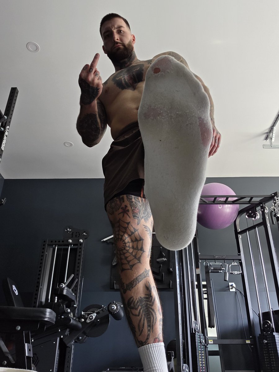 AlphaD1369's tweet photo. One step closer and it's on your face. 
Worship from down there, piggy. https://t.co/AAG1Dz22bw