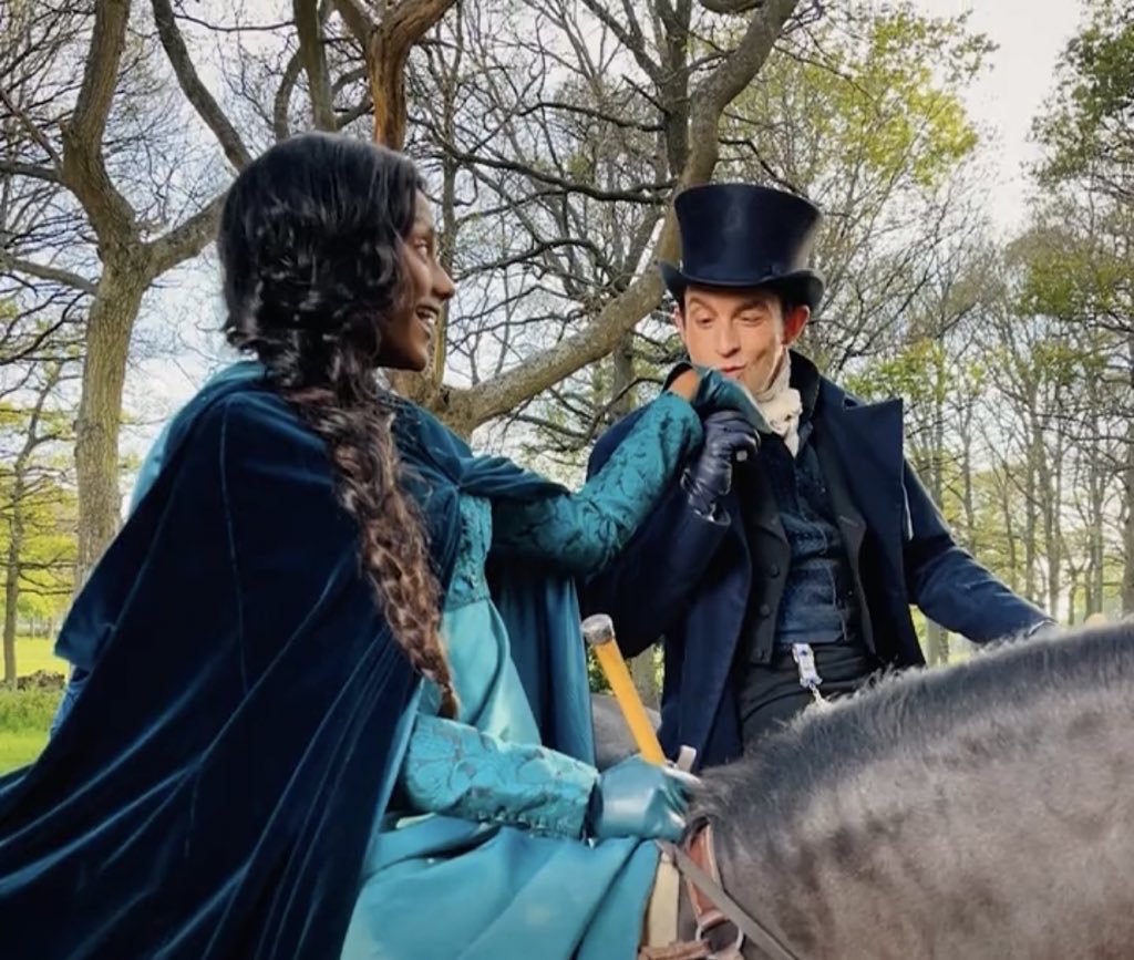 KanthonyCrave's tweet photo. Need weekend plans? Kate &amp; Anthony recommend a race in the park. You never know who you might meet! ☺️🌳🐎 #Kanthony #Bridgerton https://t.co/Qb2uNbiZww