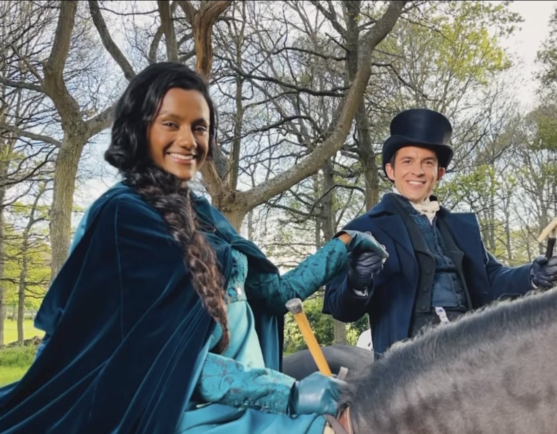 KanthonyCrave's tweet photo. Need weekend plans? Kate &amp; Anthony recommend a race in the park. You never know who you might meet! ☺️🌳🐎 #Kanthony #Bridgerton https://t.co/Qb2uNbiZww