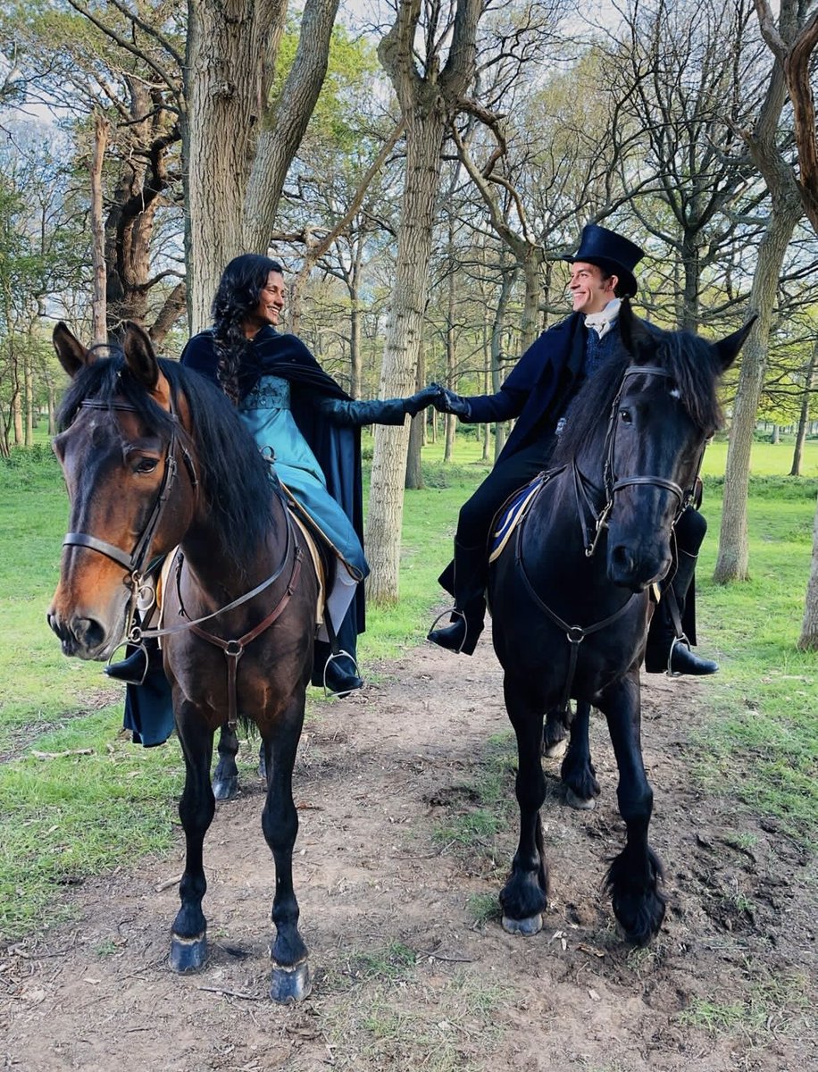KanthonyCrave's tweet photo. Need weekend plans? Kate &amp; Anthony recommend a race in the park. You never know who you might meet! ☺️🌳🐎 #Kanthony #Bridgerton https://t.co/Qb2uNbiZww
