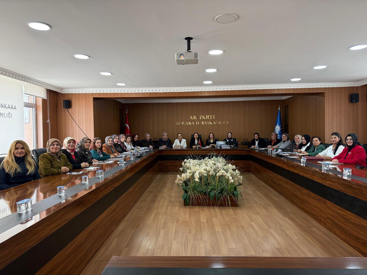 akcankayakadin1's tweet photo. İl K.Kolları Sekreterimiz Sn. Mehtap Orman koordinesinde; Genel Merkez K.Kolları Sekreteri Sn. Zekiye Nur Alioğlu, İl K. Kolları Siyasi ve Hukuk İşleri Bşk. Sn. Fatma Aydemir, ilçe K.Kolları başkanımızın katılımıyla gerçekleştirilen toplantıya sekreterlik birim başkanımız katıldı https://t.co/1x1uAjmTJx