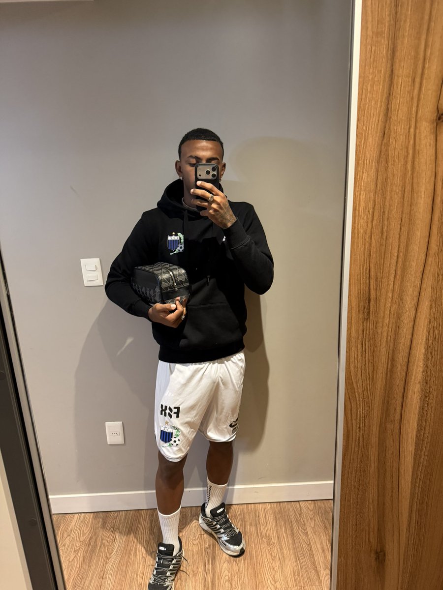 luciianoolb's tweet photo. Que lindo estooo🖤💙 https://t.co/zXXDI5m3jE