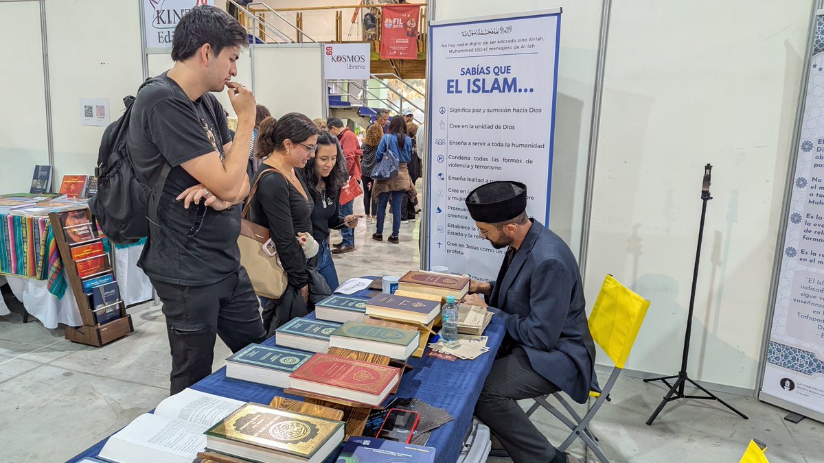 Islam_Ecuador's tweet photo. ¡Día 3 en la Feria Internacional del Libro de Quito! 📚

 Ha sido un día lleno de encuentros y preguntas interesantes.

¡no te lo pierdas! 

Ven al stand 67! https://t.co/Jb9yZelcxZ