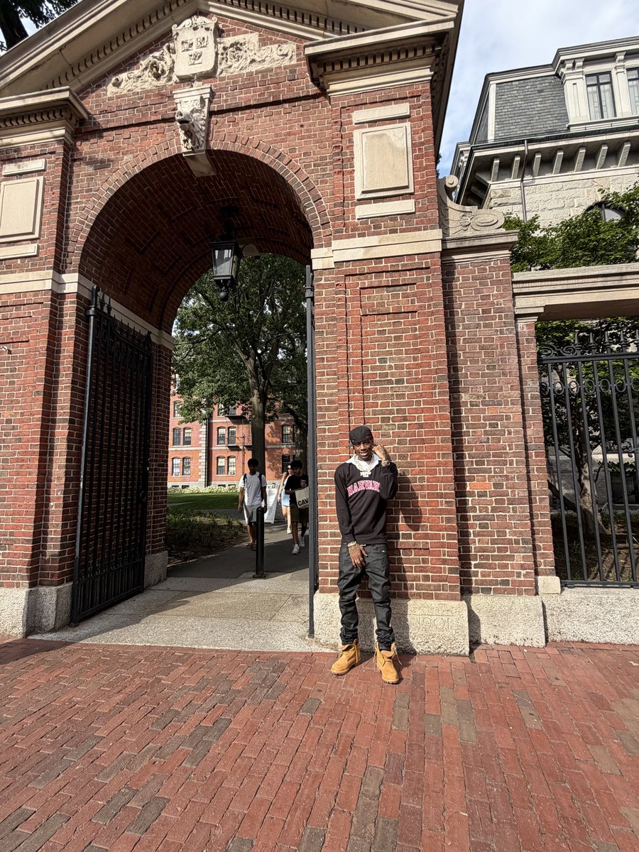 souljaboy's tweet photo. I was the first rapper to attend Harvard University 🎓😎 https://t.co/5uWQIYqsd8