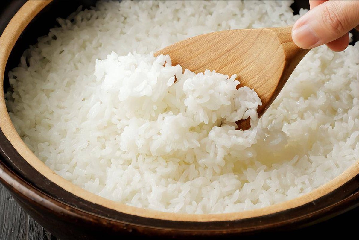 GracieWinrley's tweet photo. Hoy encuentro que cocinar arroz con mis manos me hace sentir más cerca de mi abuela, todo ha cambiado pero el amor por las cosas simples sigue aquí.， https://t.co/IRpuLQSAbY