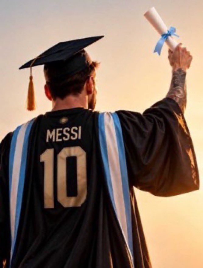 fcbmessiaddict's tweet photo. From now on, please address him properly: 

Dr. Lionel Andrés Messi Cuccittini. 🎓🐐 https://t.co/u7B5F8yECh