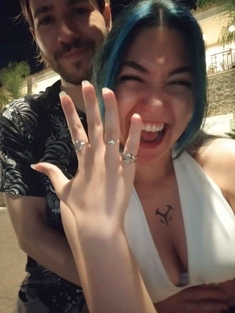 feralnei's tweet photo. os parece familiar el sitio? me pidio matrimonio DE BROMA hace justo 6 años, pero ahora no es broma 🤪💍💘 https://t.co/P77paq51uS