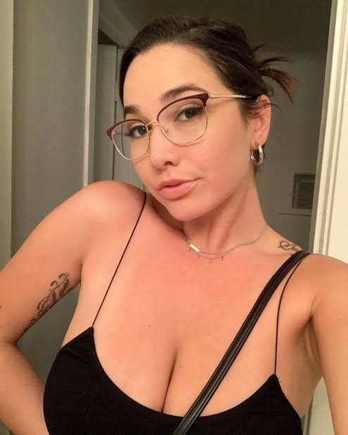 StreepMaryvx's tweet photo. Can I get a follow from you Guys 🥰😘 https://t.co/aqVl8xeyT5