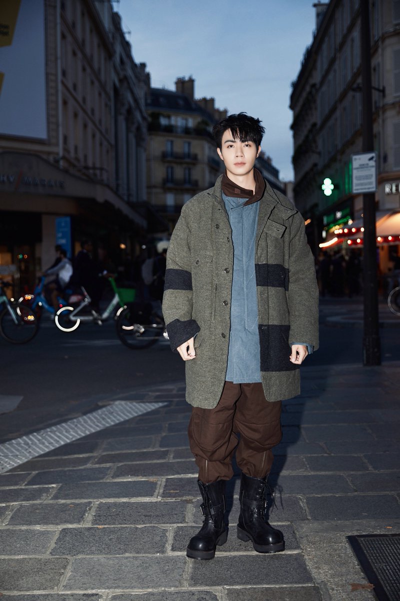 DomundiTV's tweet photo. BEYOND THE ORDINARY 🧥

Zee Pruk @zee_pruk embraces the unconventional spirit of Yohji Yamamoto, bringing an artistic perspective to contemporary fashion. His distinctive styling reflects a sense of individuality, capturing the essence of creative expression at Paris Fashion Week SS 2027.

ZEE PRUK IN PFW 2027
#YohjiYamamotoXZeePruk
#YohjiYamamoto
#ZeePruk