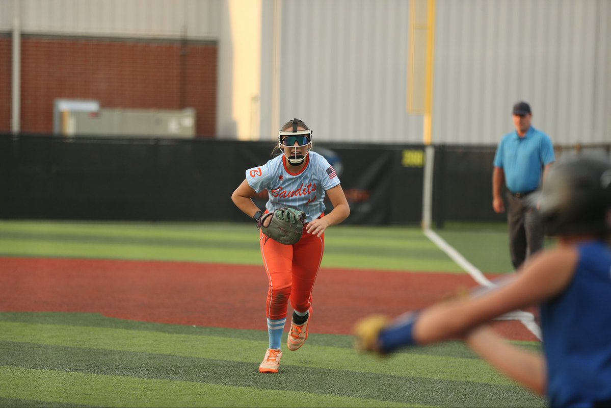 HaileyL2032's tweet photo. Photos from my tournament last week in a The @DiamondLegacyEv Cup!
Great tournament all weekend - thanks @BiggZiggPix318 for the action shots!
#allgasnobrakes #playwithpassion #lefty #workharder
@bandits2032 https://t.co/Ui3ytHM7wV