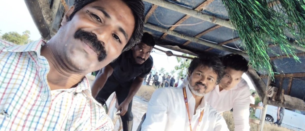 PrakazVijay_Of's tweet photo. 🤳 Selfie With CM  Vijay . https://t.co/TRz92hWRbK