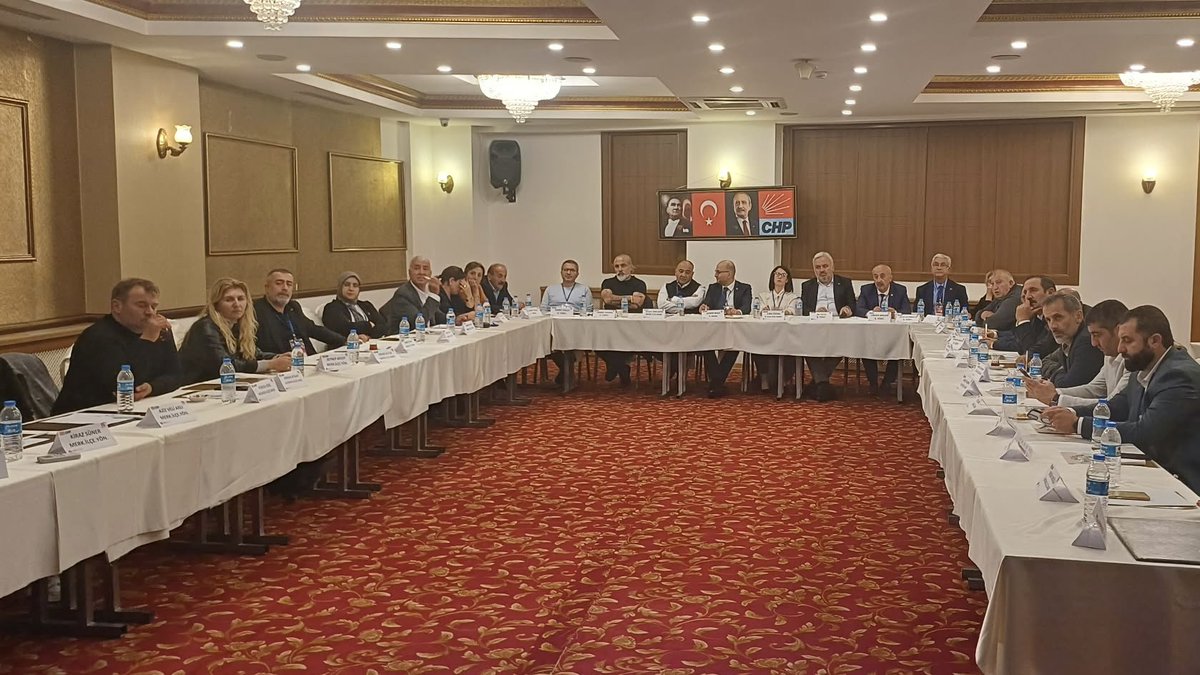 chpsivasil_'s tweet photo. Eğitim Politikalarından Sorumlu Genel Başkan Yardımcımız Yıldırım Kaya, Parti Okulu Genel Koordinatörümüz Hicran Akgün Ceylan, 26. ve 27. Dönem Milletvekilimiz Sibel Özdemir ve Parti Eğitmenimiz İsmet Çağlayan’ın katkılarıyla gerçekleştirilen eğitimde; https://t.co/9drM29SCqX