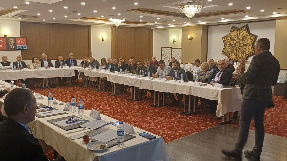 chpsivasil_'s tweet photo. Eğitim Politikalarından Sorumlu Genel Başkan Yardımcımız Yıldırım Kaya, Parti Okulu Genel Koordinatörümüz Hicran Akgün Ceylan, 26. ve 27. Dönem Milletvekilimiz Sibel Özdemir ve Parti Eğitmenimiz İsmet Çağlayan’ın katkılarıyla gerçekleştirilen eğitimde; https://t.co/9drM29SCqX