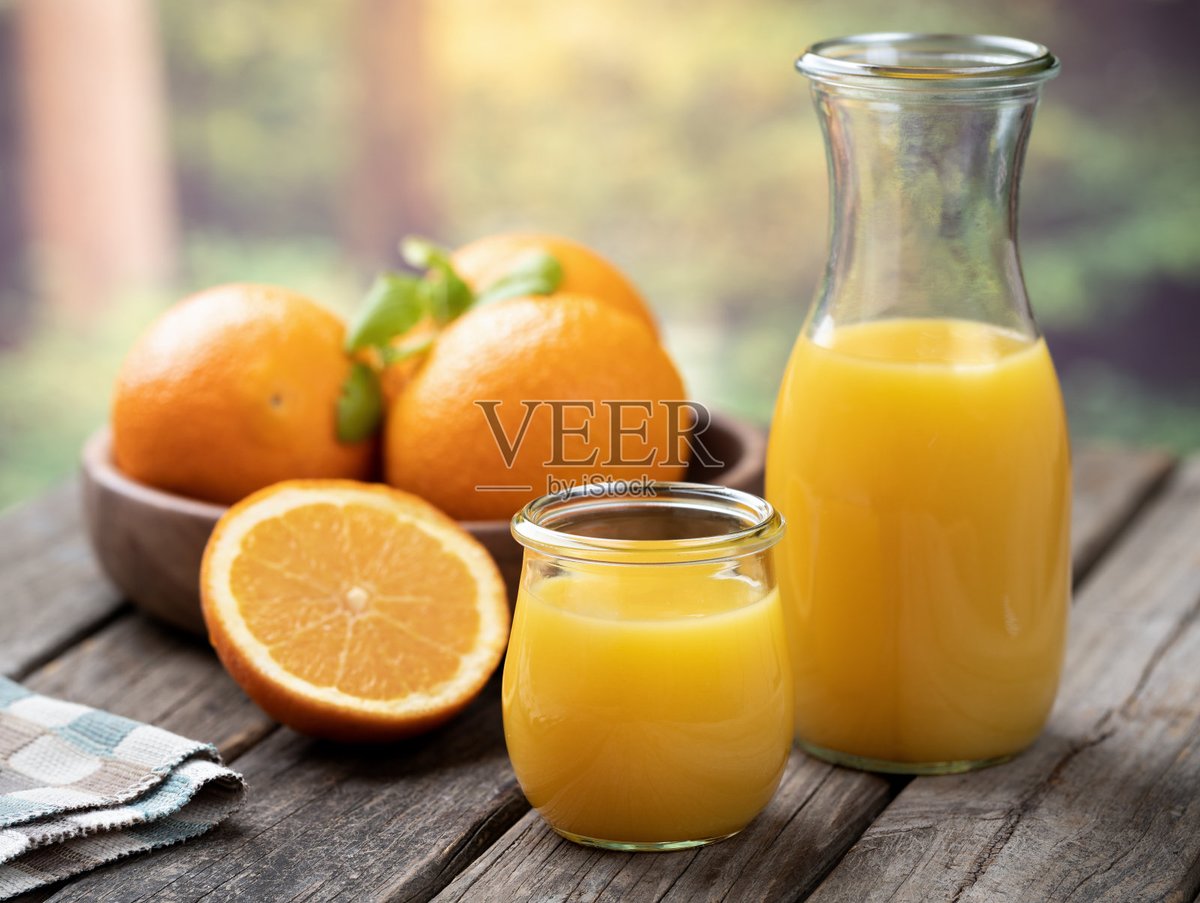 HopePoees's tweet photo. Hoy preparamos un refrescante zumo de naranja casero en 2 minutos, solo naranjas frescas y un chorrito de agua sin azúcar aadido!， https://t.co/pHtH3OvFbW