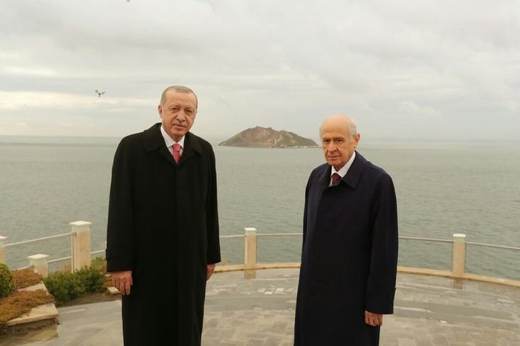 naksibirgenc_1's tweet photo. Tarih sizi altın harflerle yazacak 🇹🇷

Devlet-i Aliyye-i Türkiye'mizin Sultanları

Recep Tayyip Erdoğan 🇹🇷
Devlet Bahçeli 🇹🇷

Allah başımızdan eksik etmesin... https://t.co/1Cgowl6CG1