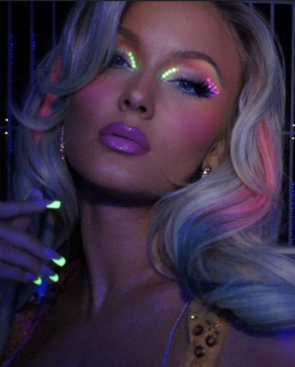 zarascupcake's tweet photo. She’s so Barbie https://t.co/8UFArd3HP1