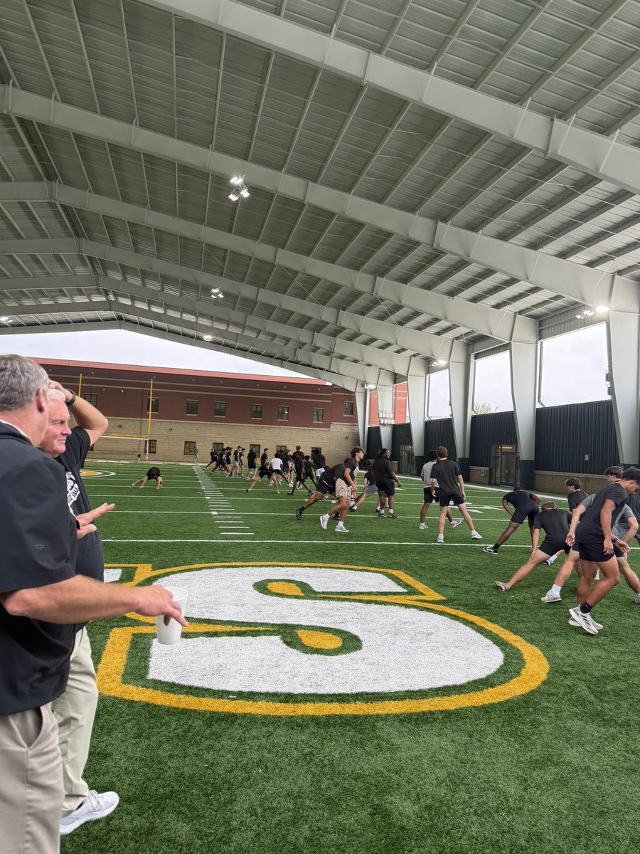 CoachJCas's tweet photo. @Football_BCS WE HERE!! π₯π₯ @UTM_FOOTBALL #RISE27 https://t.co/OGV89W8jKX