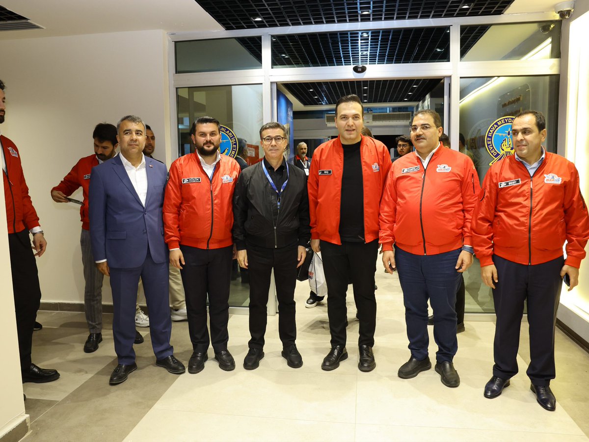bucakalimurat82's tweet photo. Birecik Belediye Başkanımız Sayın Mehmet Begit, Haliliye Belediye Başkanımız Sayın Mehmet Canpolat ve Şanlıurfa Gençlik Kolları Başkanımız Sayın Furkan Küçük ile birlikte, AK Parti Genel Merkez Gençlik Kolları Başkanımız Sayın Yusuf İbiş’i Şanlıurfa’da havalimanında karşıladık.

Şehrimize hoş geldiniz Sayın Başkanım. Rabbim birlik ve beraberliğimizi daim eylesin. 🇹🇷

@avyusufibis 
@mcanpolatnet 
@mehmetbegit