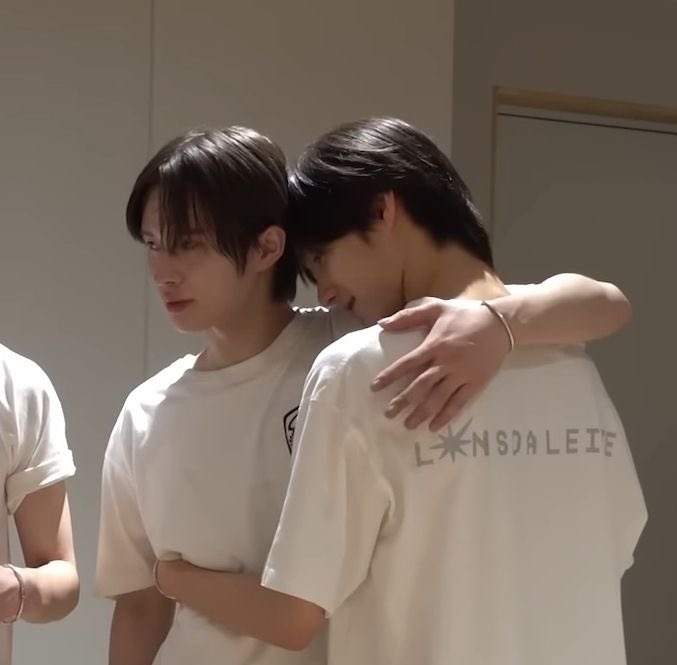 wwwdotchoco's tweet photo. คงมีแต่มิที่พี่แจนยอมกอดขนาดนี้ https://t.co/0HSqFTfNKF