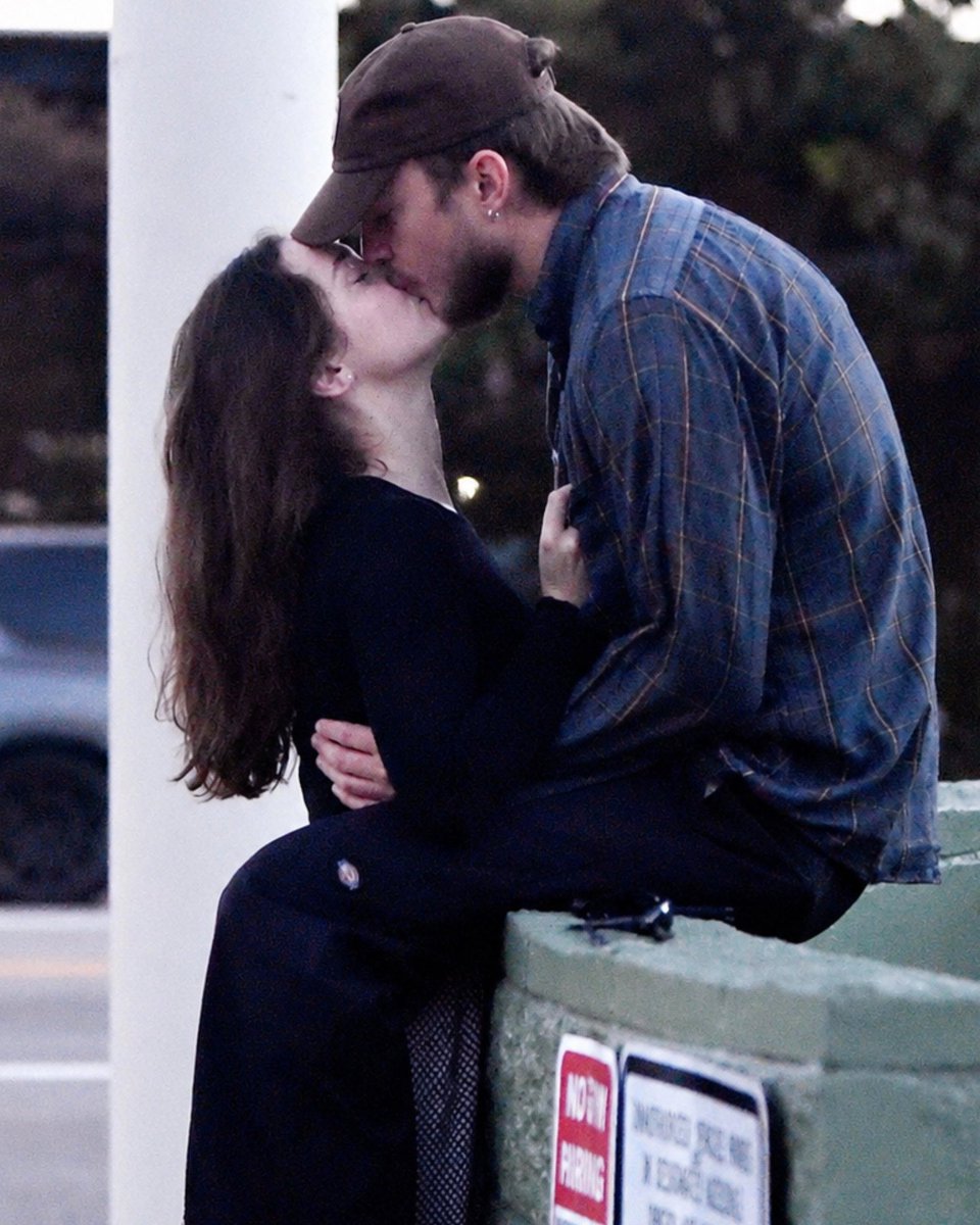 CinemaaNow's tweet photo. Cailee Spaeny &amp; Drew Starkey https://t.co/NP1TyLBvWJ