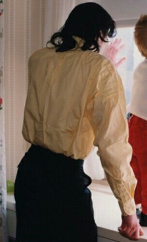 ilmjsm_'s tweet photo. HIS TINY WAIST- https://t.co/z4pxTxfXGU