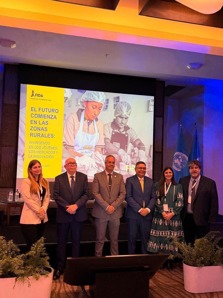 bagricolaRD's tweet photo. Desde Panamá, participamos en el encuentro FIDA14 para impulsar el empleo juvenil, la innovación digital y las alianzas que amplíen las oportunidades de nuestros productores y fortalezcan el campo dominicano. 🌱

#FIDA14 #BancoAgrícola #DesarrolloRural https://t.co/TSlaY8Uzn7