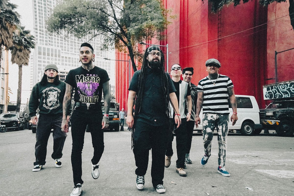 MAGNETMagazine's tweet photo. #MAGNETExclusive: Son Rompe Pera goes track by track on “Marimbazos De Oro” (#Mixto, @sonrompepera, @MissingPieceGrp). “Those same rhythms that make us move our feet can also help us through our most difficult times.” Check it out: https://t.co/XStFR0v3SN https://t.co/602FciSRW2