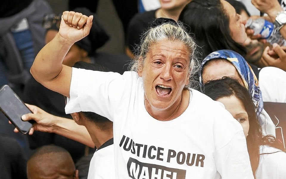 GaudinDesi746's tweet photo. "La mauvaise mère de Nahel Merzouk" 

💩Mounia💩 qui a dû redoubler plusieurs fois,vient soutenir les casseurs,les voleurs,les branleurs ! 

On comprend mieux l'éducation qu'elle a donné à son fils !

a été interpellée ce matin dans les Hauts-de-Seine dans le cadre des émeutes ! https://t.co/kvyFVRVVPF