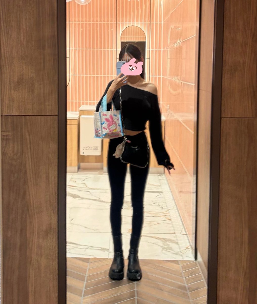 chantomato0's tweet photo. 筋肉なし骨ストは痩せてもムチムチ
カリカリになりたい🤷‍♀️🤷‍♀️ https://t.co/mmByQ4uFyG