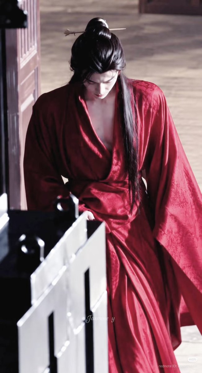 everydayzlh's tweet photo. red is truly his color🤩

#zhanglinghe | day 21 | 🎭 ye tingyan/ye he https://t.co/5Ng80cbizu